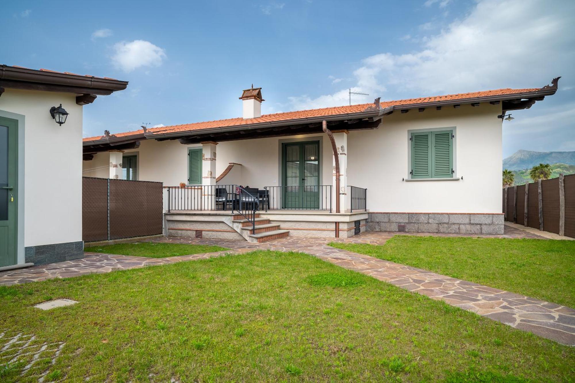 Casa Vacanze Dalla Ci Capezzano Pianore Exteriör bild